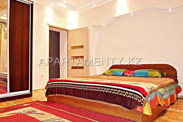 2-room apartment for daily rent, ul. Komissarova 2