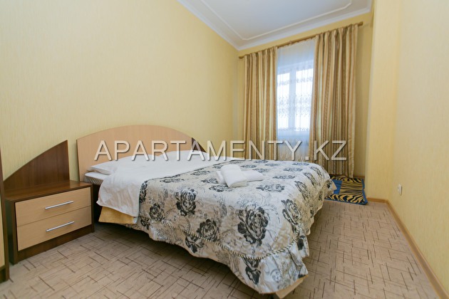 2-room apartment for daily rent, ul. Turkestan 2