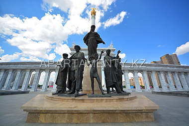 monument in Independence Square, Astana