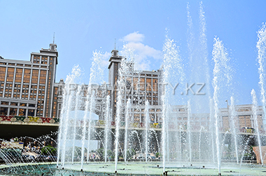 Fountain near restaurants in Nurzhol Boulevard, Astana, Kazmunaigas
