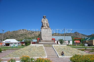 Monument in Bayanaul tourist area, shops and cafes