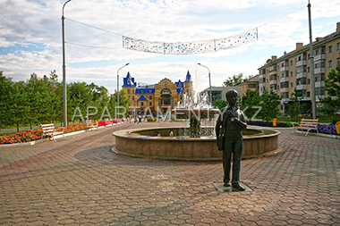 Fountain and monument in Kostanay, toy museum