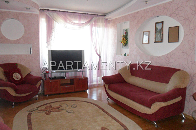 3-room apartment, 107 Borodina street
