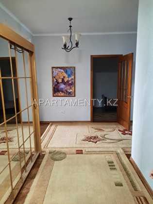 3-room apartment for rent, Satpaeva str., 5 B
