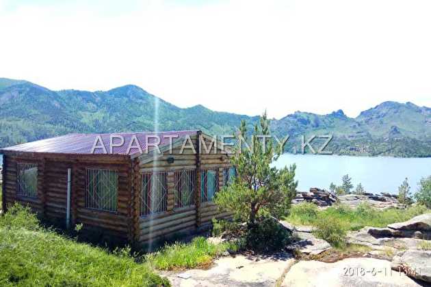 Log house on lake Zhasybay