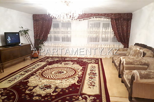 3-room apartment, Toraygyrov St. 66