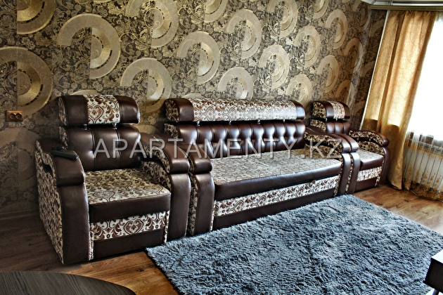 2-комнатная квартира посуточно в центре Караганды