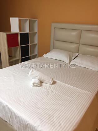 1-room apartment for daily rent, 85 Manas street