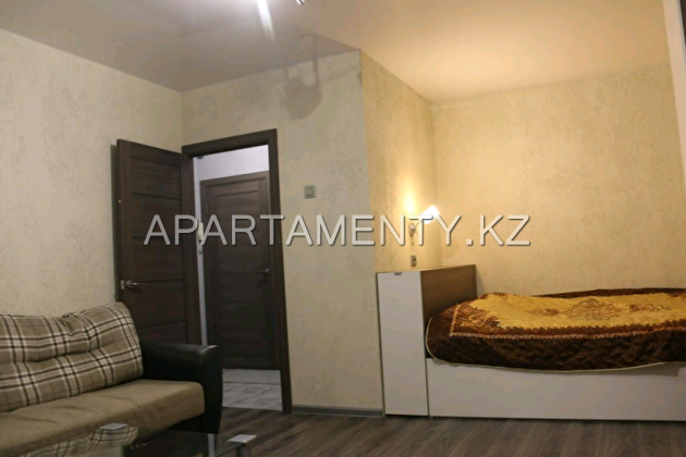 1-room apartment for daily rent, 23 tolemetova str
