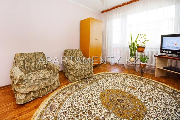 1-room apartment for daily rent, Momysh -uly str.,