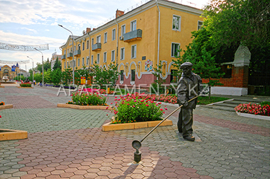 Alley with sculpture in Kostanay
