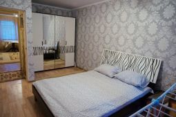 Двухкомнатная VIP квартира посуточно, Центр