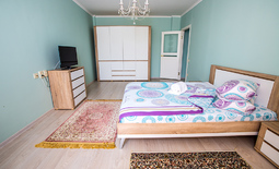 1-room apartment for a day, Satpaeva