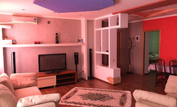 Сдам трехкомнатную с дизайном от IKEA, в центре!!!