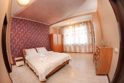 3-комнатная квартира посуточно, ул. Навои д. 60