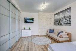 1-комнатные апартаменты на сутки, Локомотивная 7