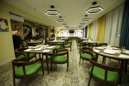 Restaurant GREEN Which HOTEL