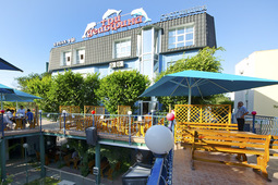 Hotel complex "Three Dolphins" - Cafe-bar