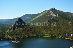 Mountain Okzhetpes and stone Zhumbaktas in Burabay